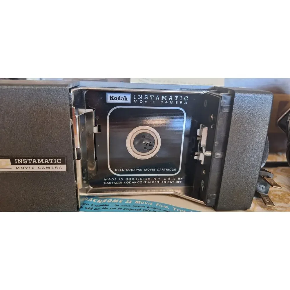 Kodak Instamatic M4 movie camera & Kodak Instamatic movie light model 1 w/ case